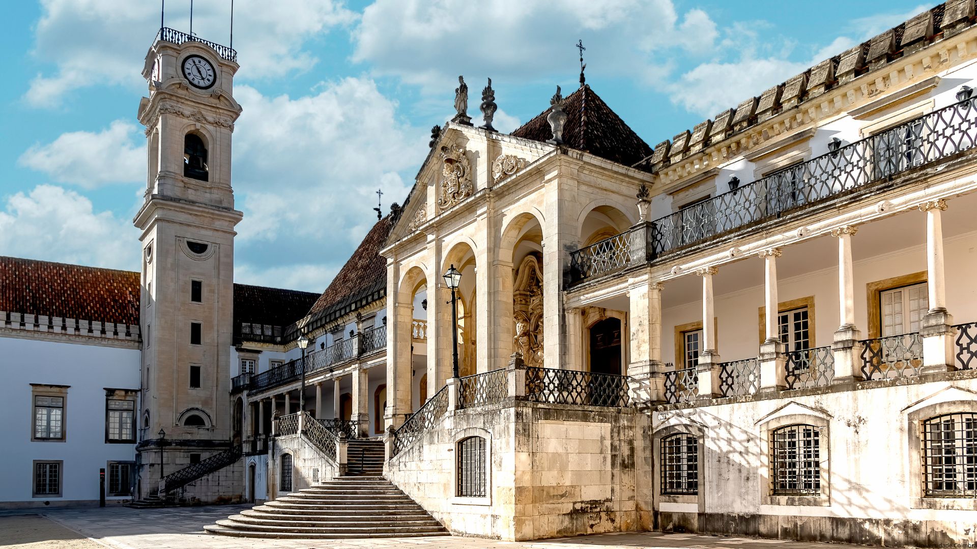 Vista da entrada da Universidade de Coimbra