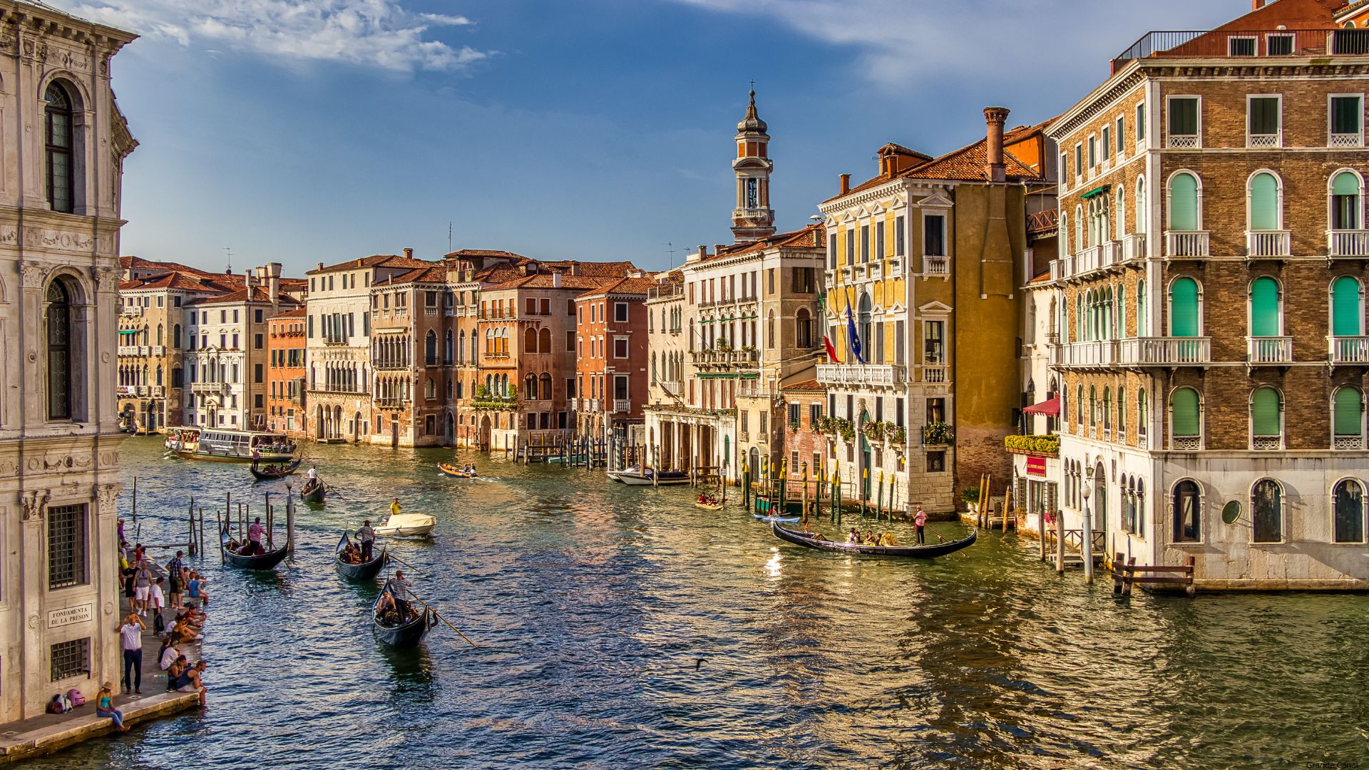 Faça um passeio pelo Grande Canal